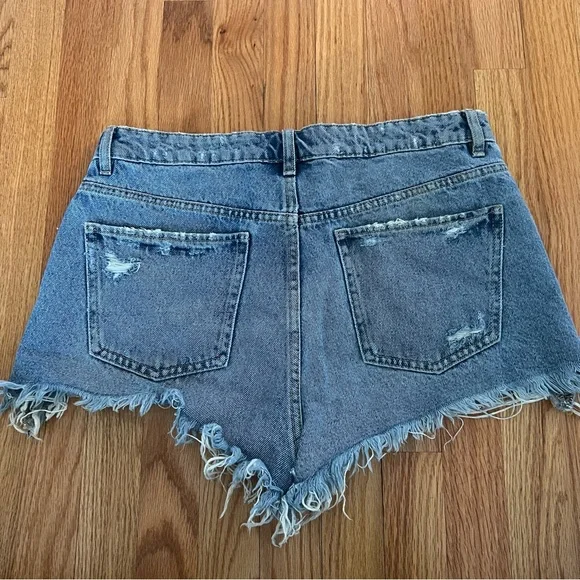 🌸ZARA Denim Shorts - Picture 3 of 5